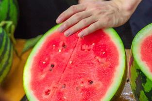 艾滋学校吃瓜,吃瓜群众围观下的校园风波